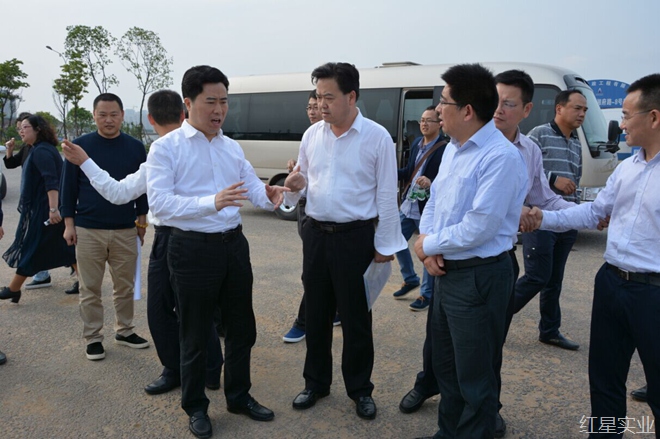 副市长黎春秋调研红星新市场配套道路建设