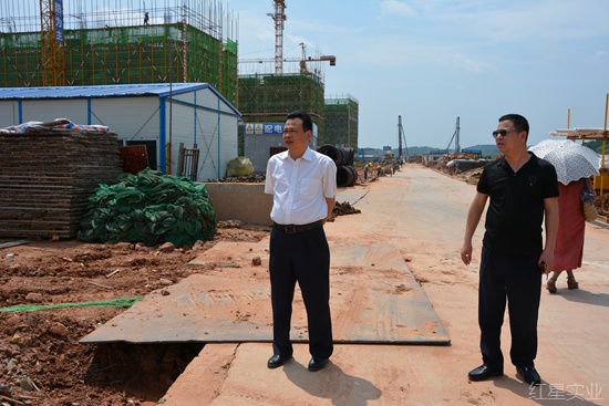 市商务局领导调研红星大市场迁建201705111.jpg