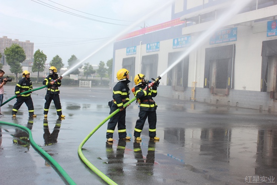 20170621保障生产安全 红星开展液氨泄漏应急演练2.jpg