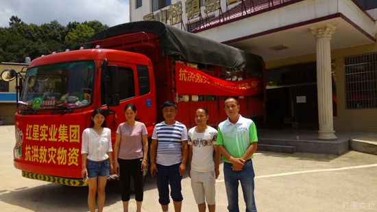 情系受灾群众 红星驰援灾区3.jpg