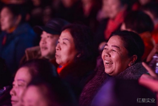 幸福红星018迎春文艺汇演观众.jpg