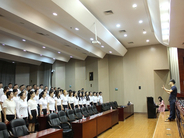 奋进新红星 深情颂祖国