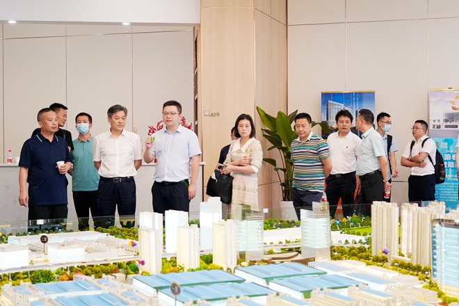 怀化市人大常委会副主任胡和平一行考察红星全球农批中心