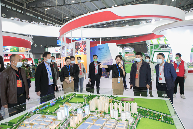 驻区市人大代表走进农博会参观调研1.jpg